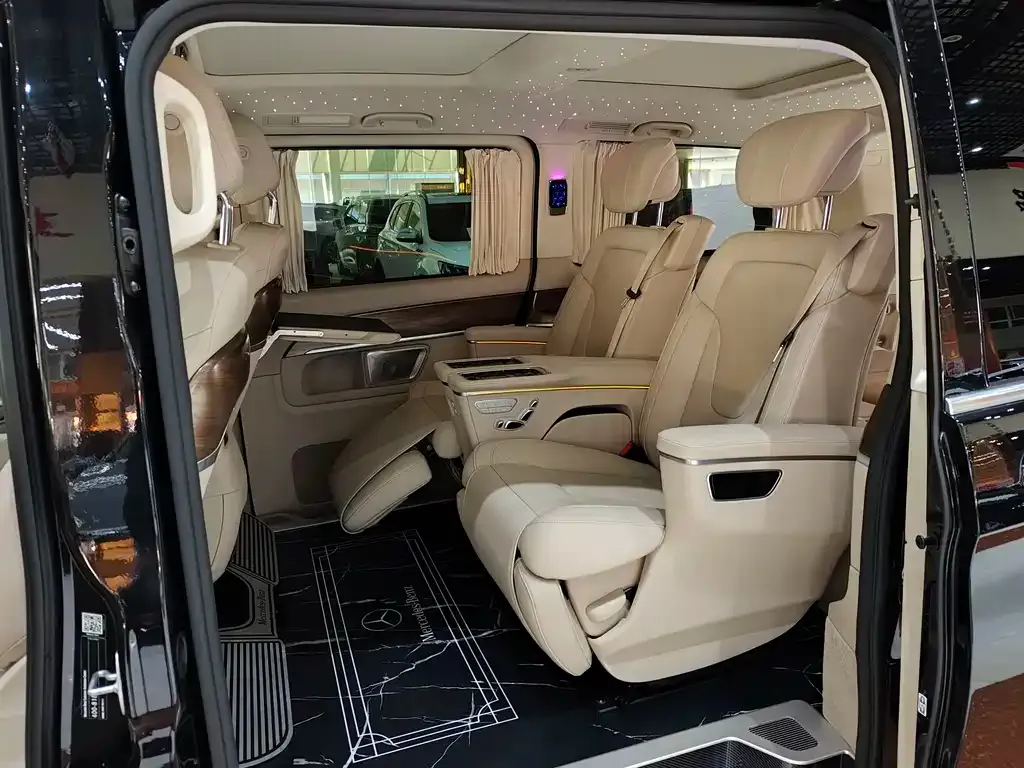 Mercedes-Benz V-Class 2024 из CN, фото 2
