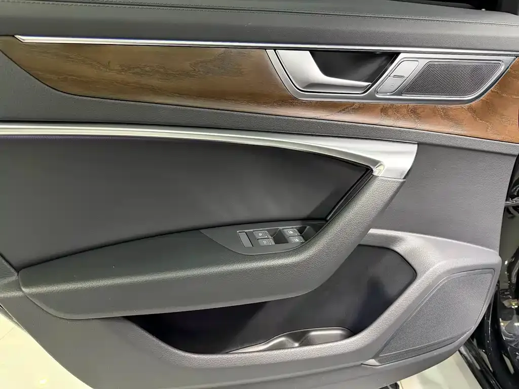 Audi A6L 2023 из CN, фото 5