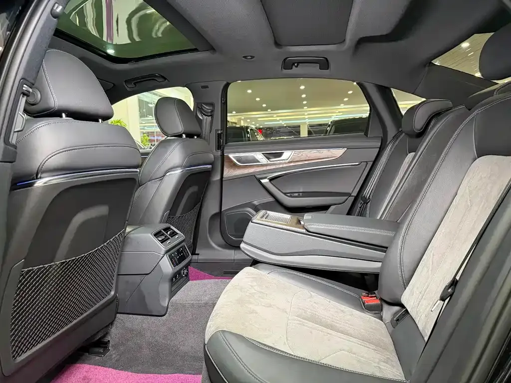 Audi A6L 2023 из CN, фото 9