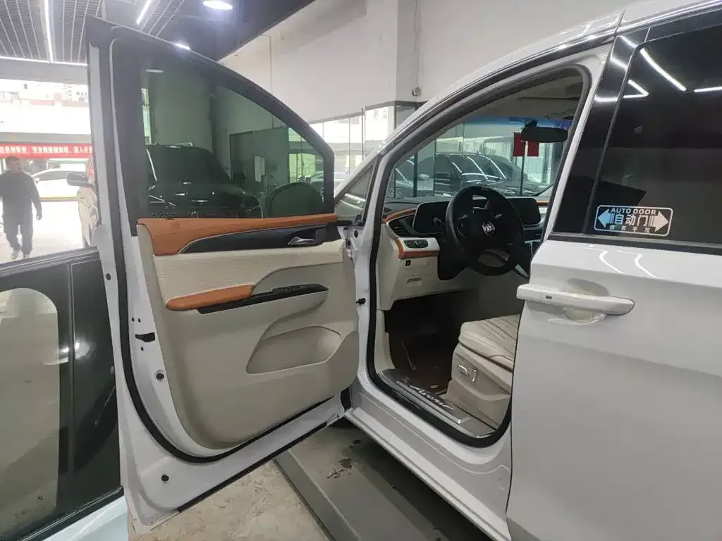 Buick GL8 2024 из CN, фото 3