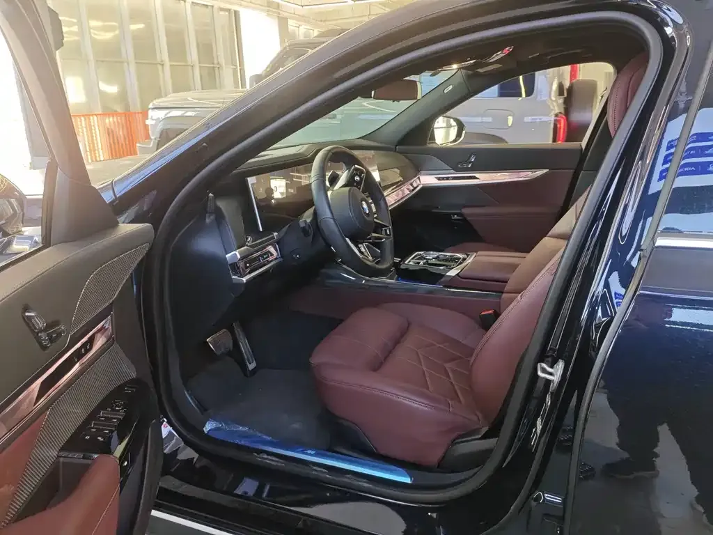 BMW 7 Series 2024 из CN, фото 10