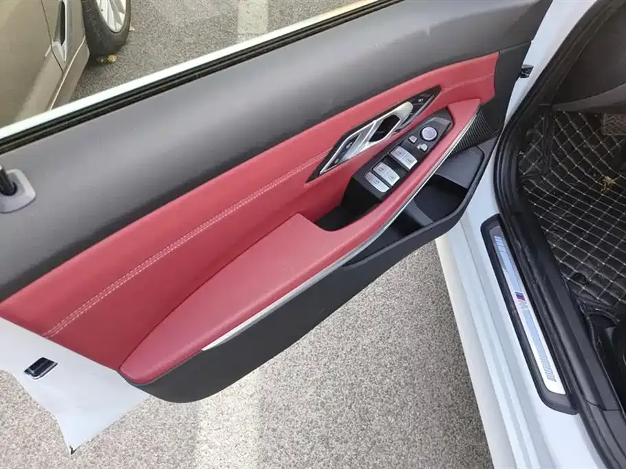 BMW 3 Series 2024 из CN, фото 2