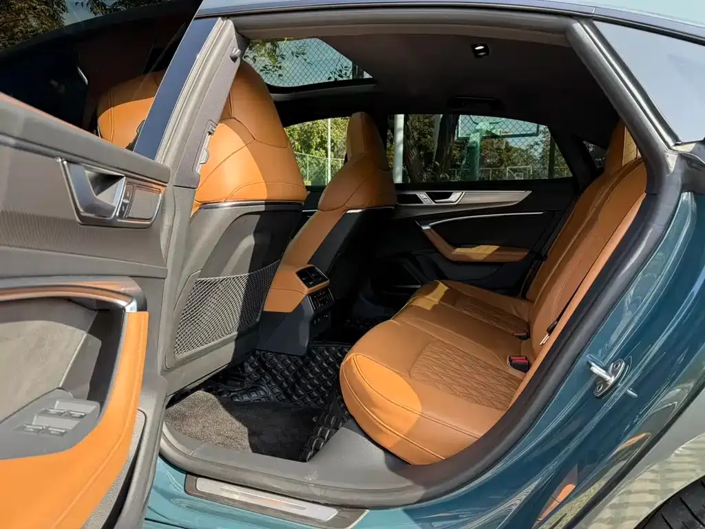 Audi A7L 2023 из CN, фото 2