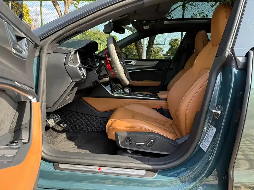 Audi A7L 2023 из CN, фото 4