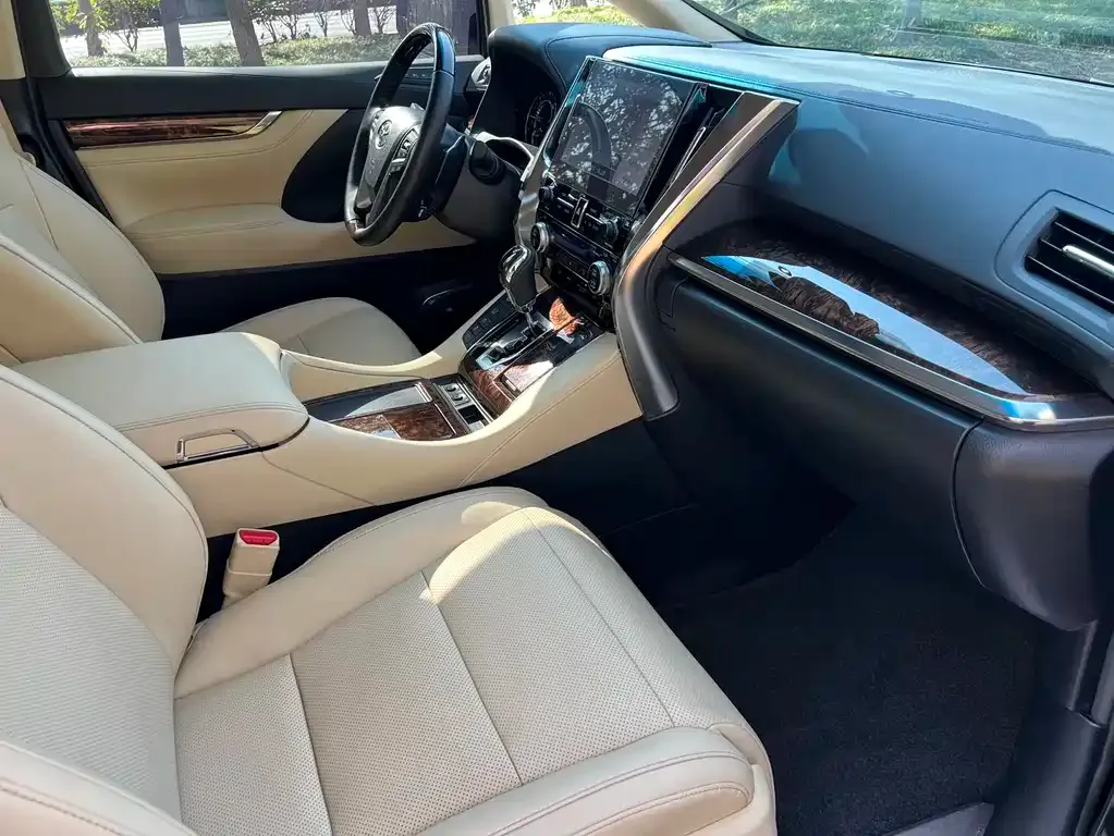 Toyota Alphard 2023 из CN, фото 3