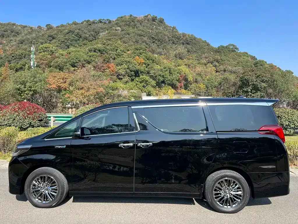 Toyota Alphard 2023 из CN, фото 10