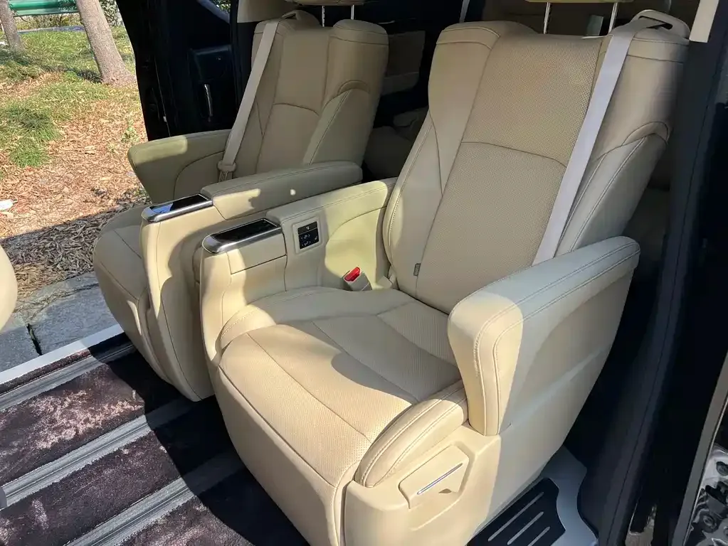Toyota Alphard 2023 из CN, фото 4