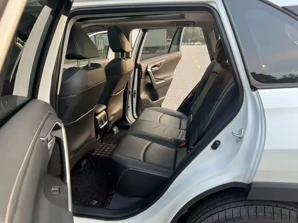 Toyota RAV4 2024 из CN, фото 6