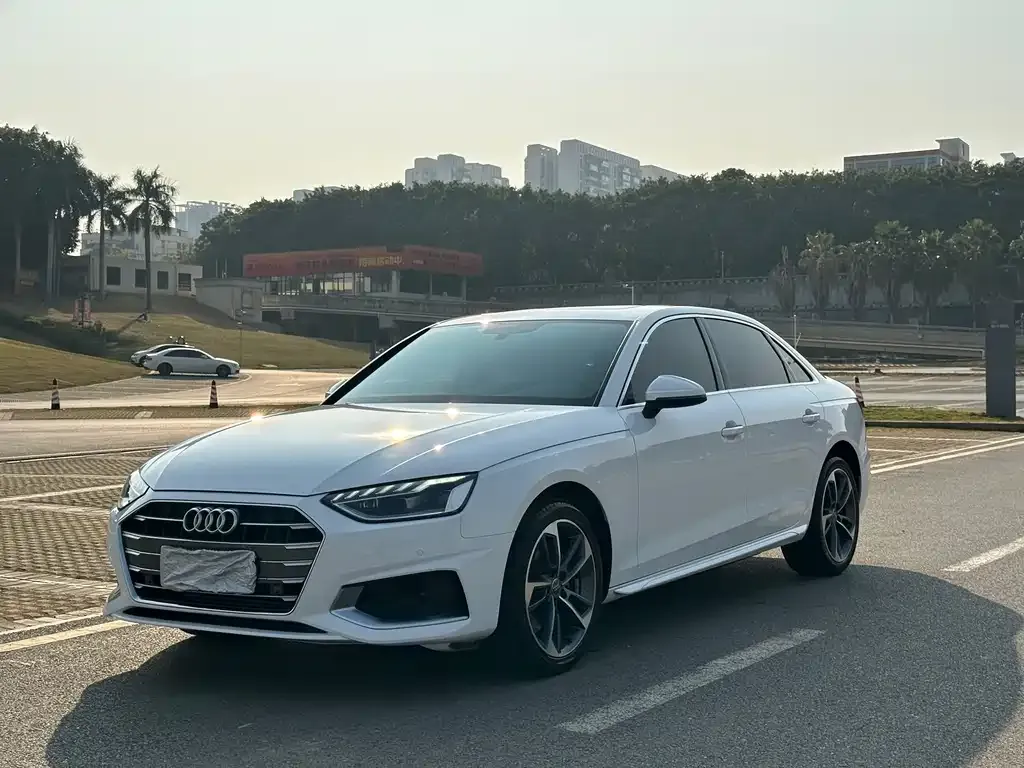 Audi A4L 2021 из CN, фото 1