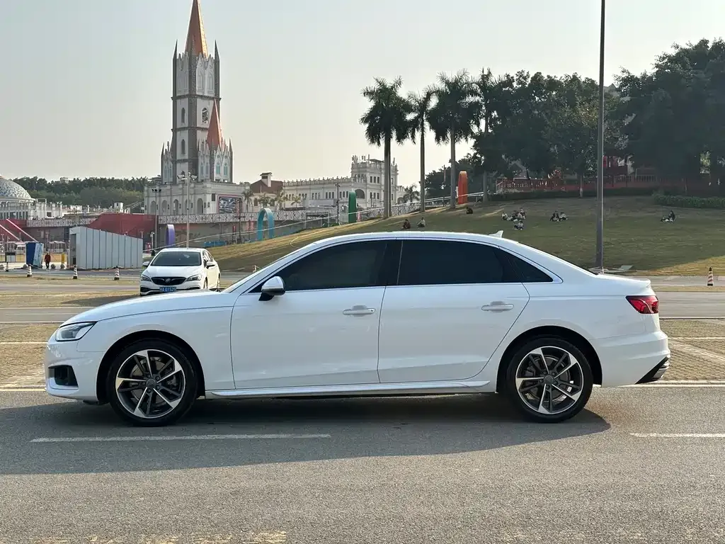 Audi A4L 2021 из CN, фото 4