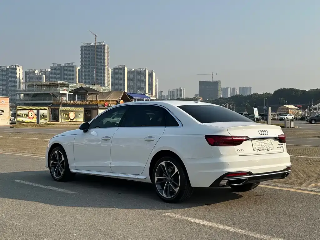 Audi A4L 2021 из CN, фото 3