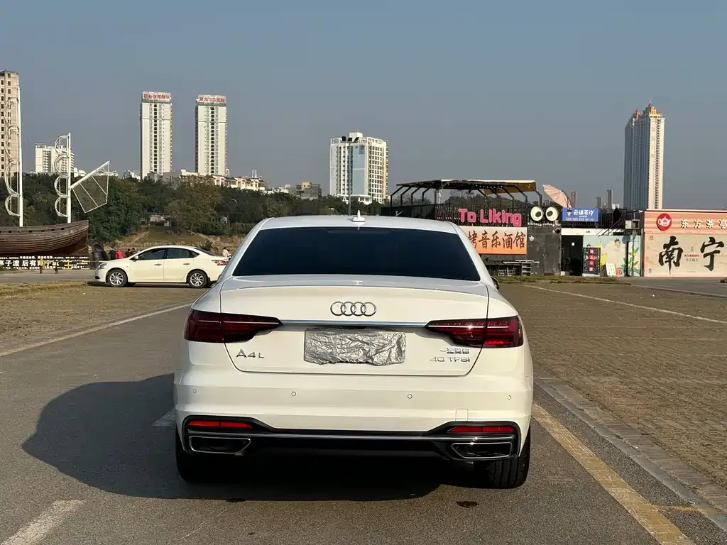 Audi A4L 2021 из CN, фото 2