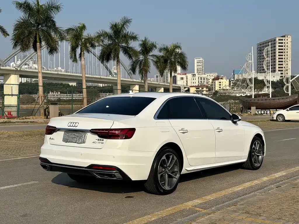 Audi A4L 2021 из CN, фото 8