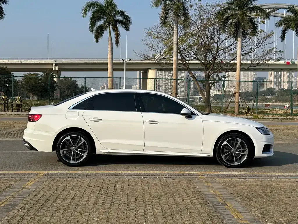 Audi A4L 2021 из CN, фото 5