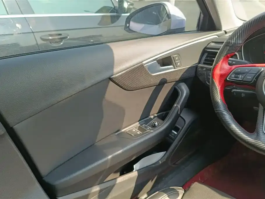 Audi A4L 2021 из CN, фото 5