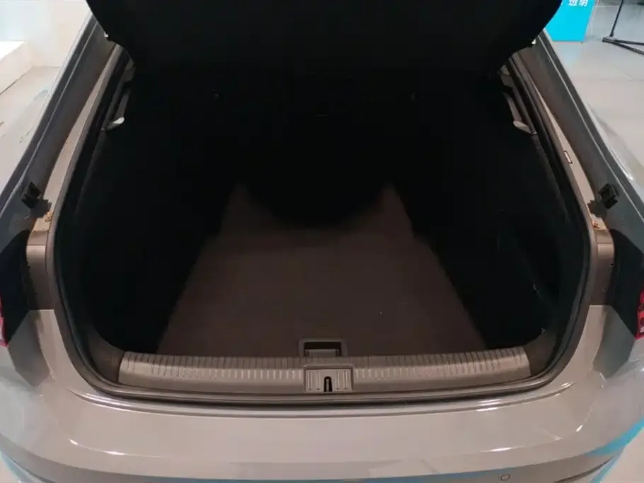 Volkswagen CC 2024 из CN, фото 4
