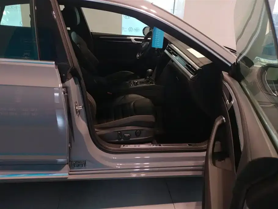 Volkswagen CC 2024 из CN, фото 8