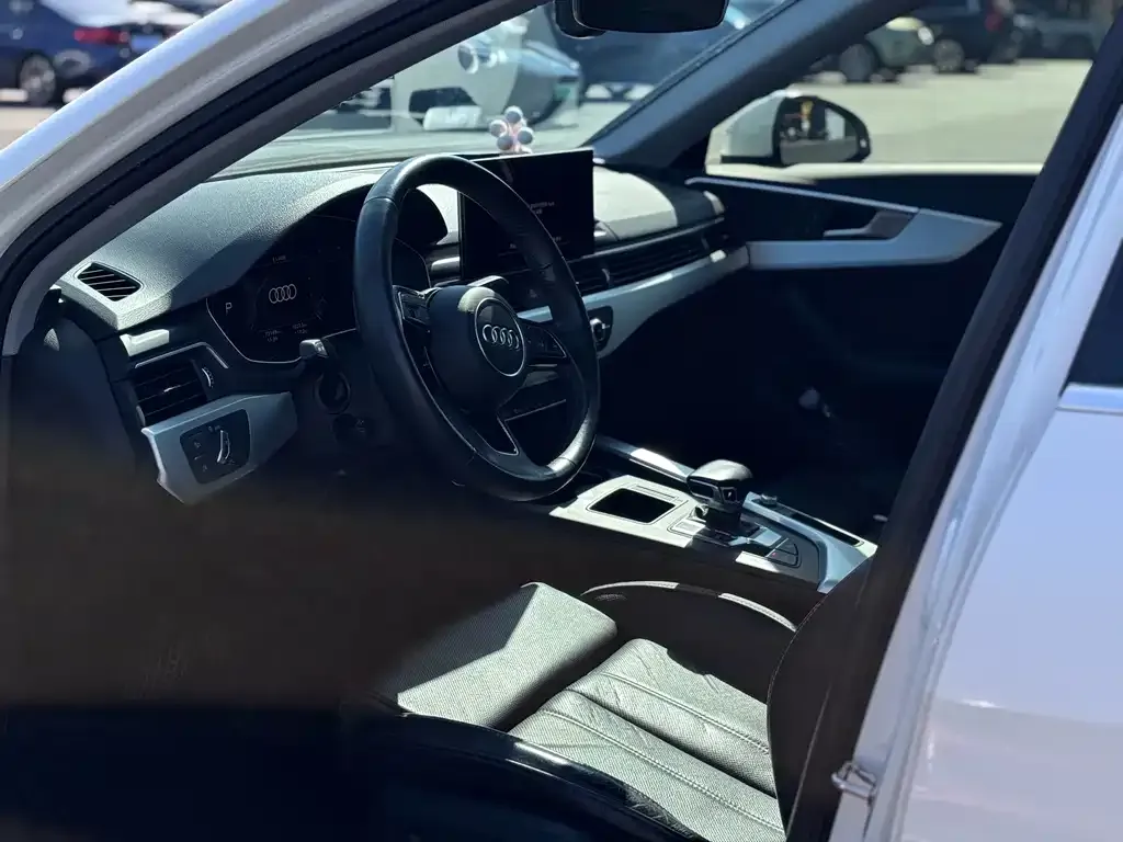 Audi A4L 2021 из CN, фото 5