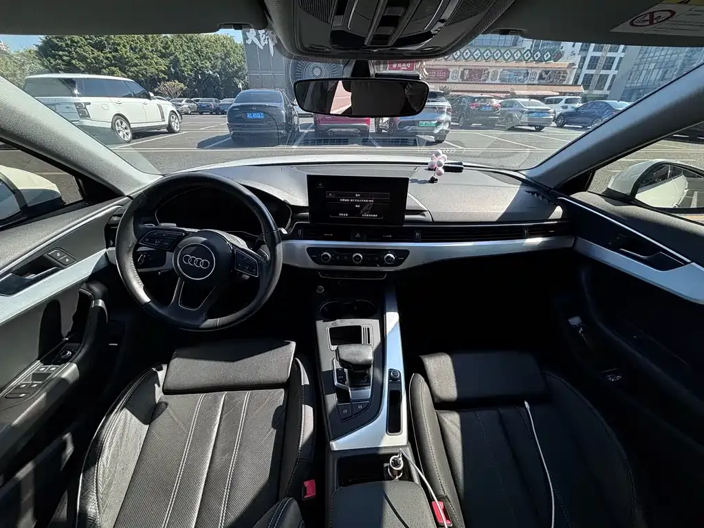 Audi A4L 2021 из CN, фото 8