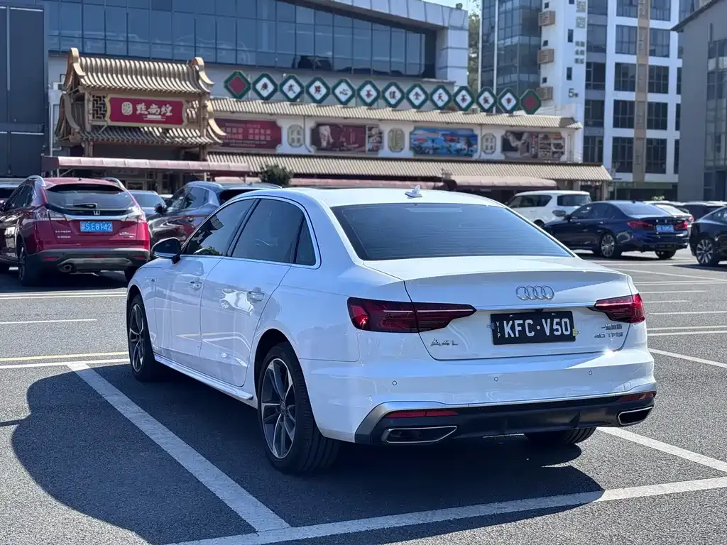 Audi A4L 2021 из CN, фото 9