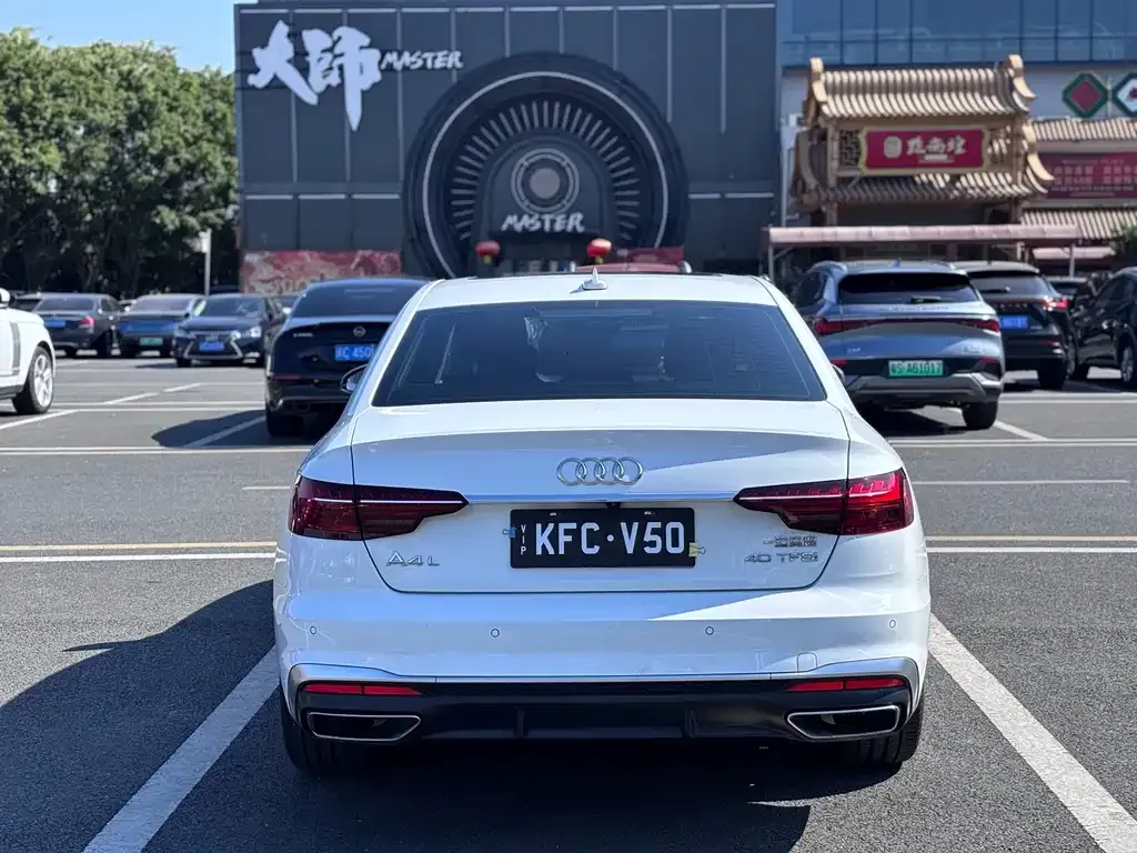 Audi A4L 2021 из CN, фото 3