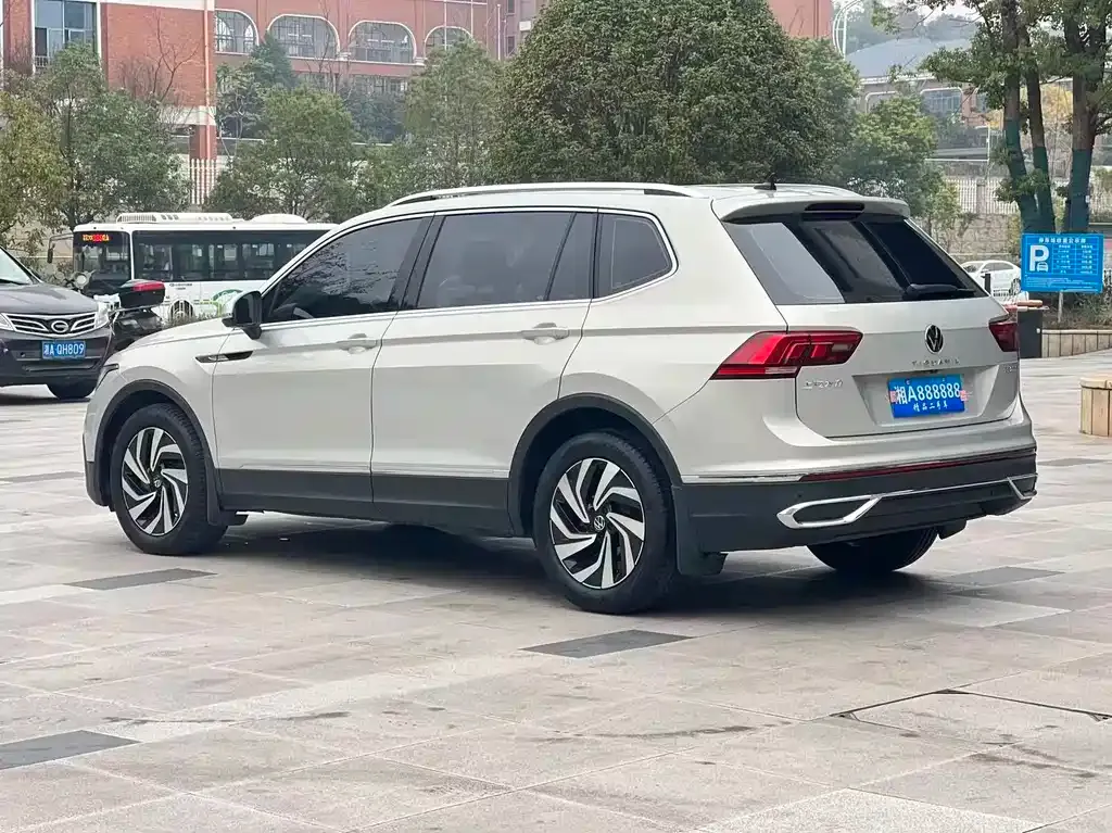 Volkswagen Tiguan L 2021 из CN, фото 4