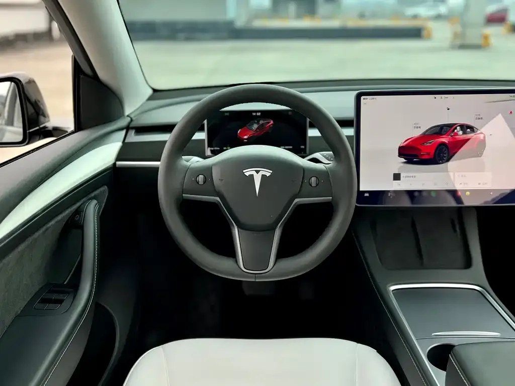 Tesla Model Y 2023 из CN, фото 2