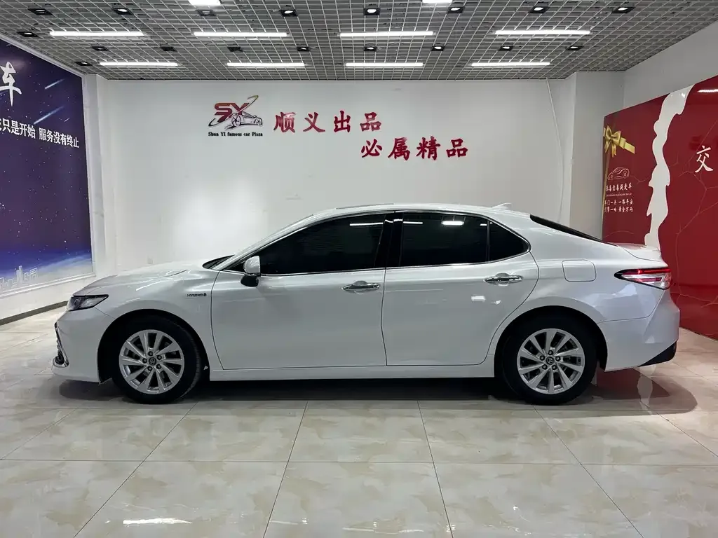 Toyota Camry 2023 из CN, фото 2
