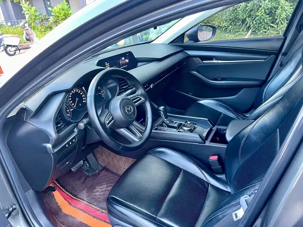 Mazda 3 Axela 2022 из CN, фото 4