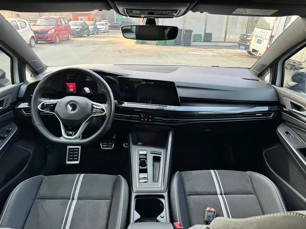 Volkswagen Golf 2023 из CN, фото 6