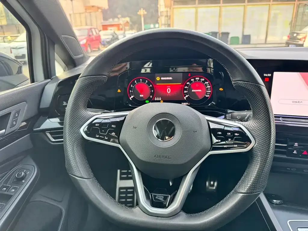 Volkswagen Golf 2023 из CN, фото 9
