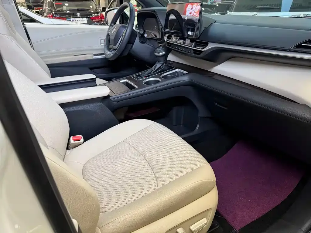 Toyota Granvia 2023 из CN, фото 10