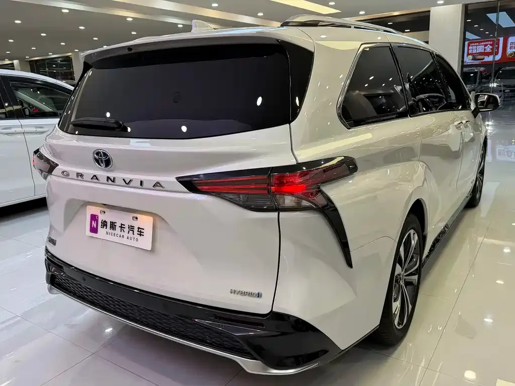 Toyota Granvia 2023 из CN, фото 7
