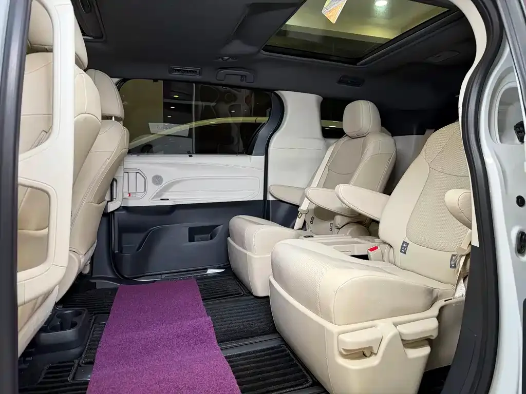 Toyota Granvia 2023 из CN, фото 8