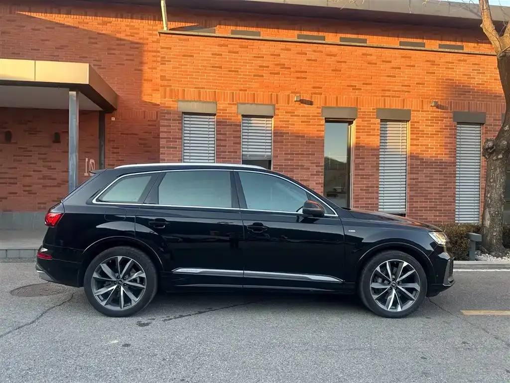 Audi Q7 2023 из CN, фото 4