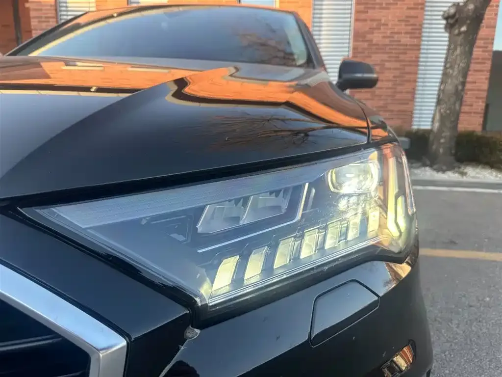 Audi Q7 2023 из CN, фото 3