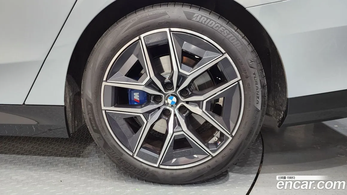 BMW 5-Series 2024 из KR, фото 10