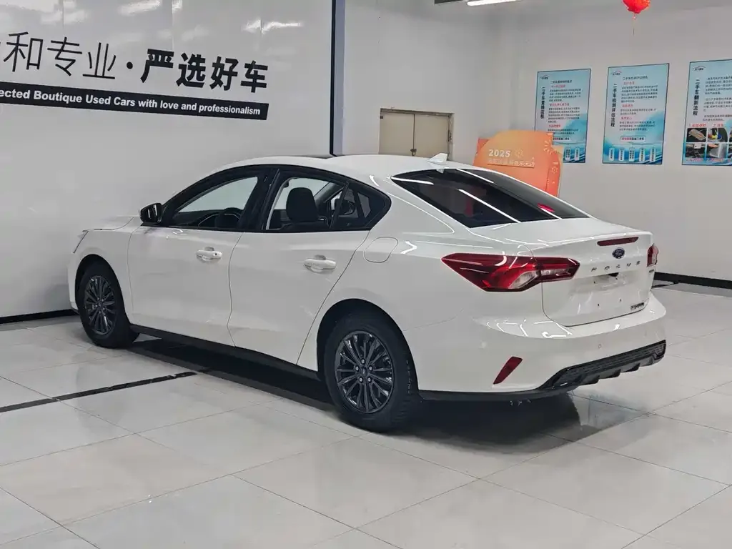 Ford Focus 2023 из CN, фото 3