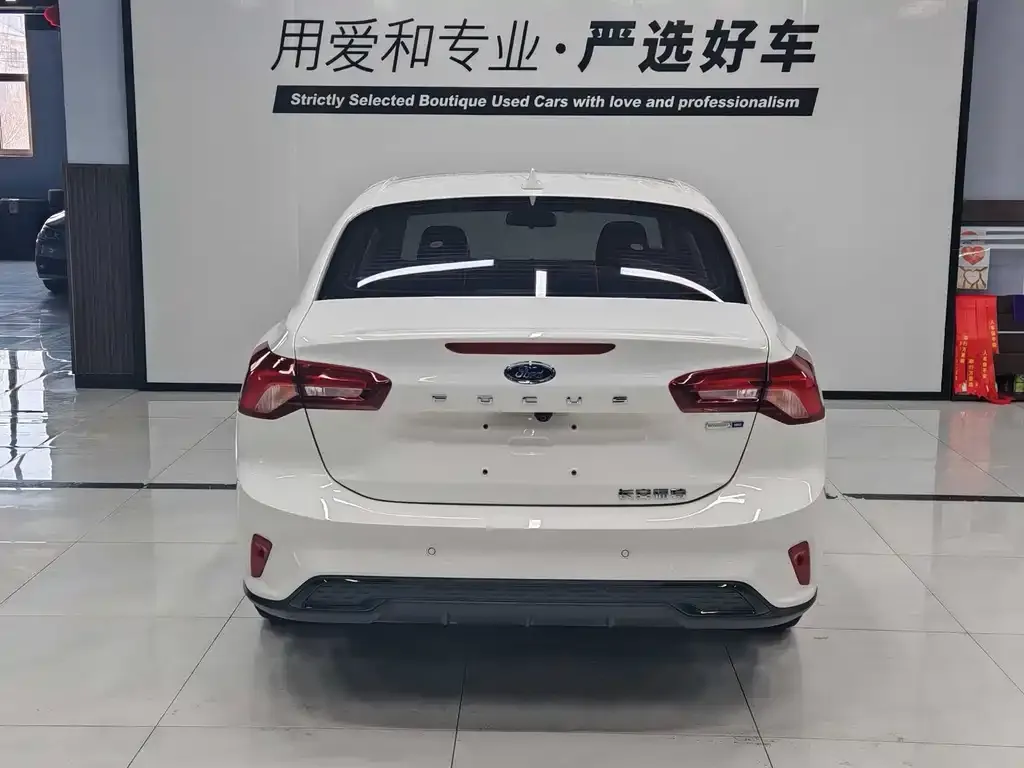 Ford Focus 2023 из CN, фото 2