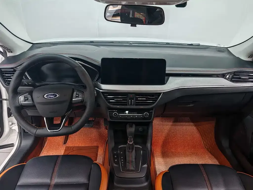 Ford Focus 2023 из CN, фото 10