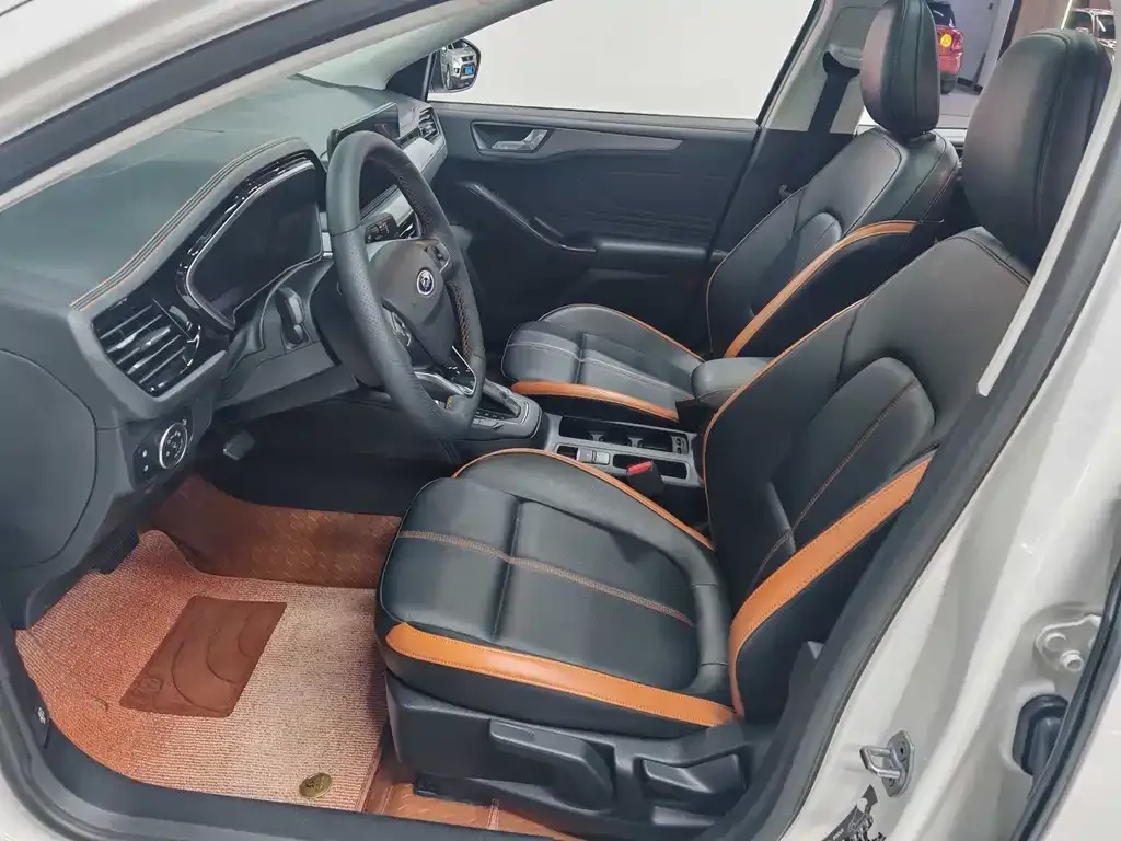 Ford Focus 2023 из CN, фото 6