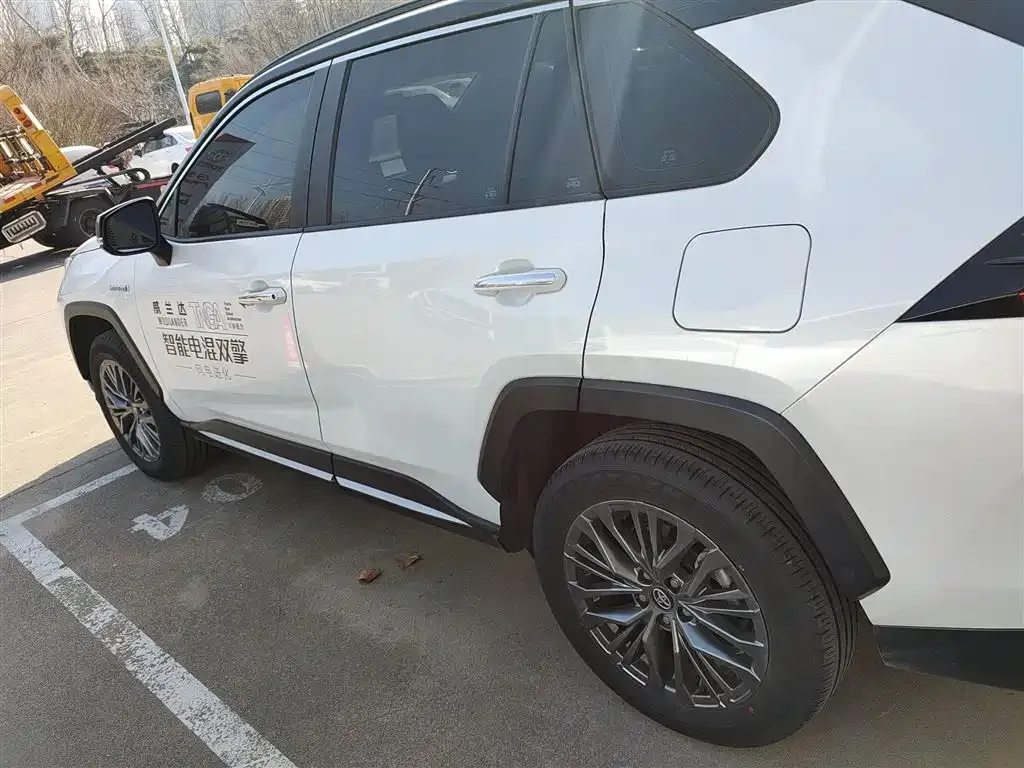 Toyota Wildlander 2023 из CN, фото 9