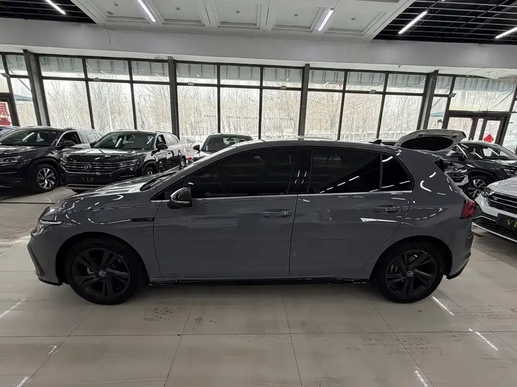 Volkswagen Golf 2023 из CN, фото 3