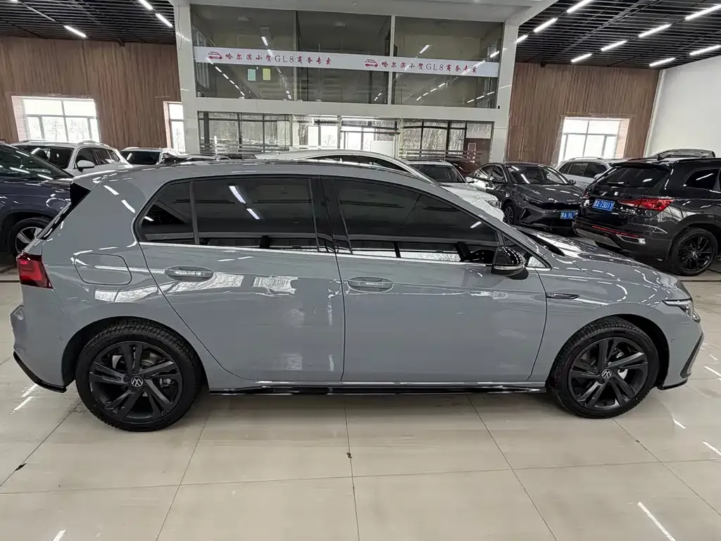 Volkswagen Golf 2023 из CN, фото 10