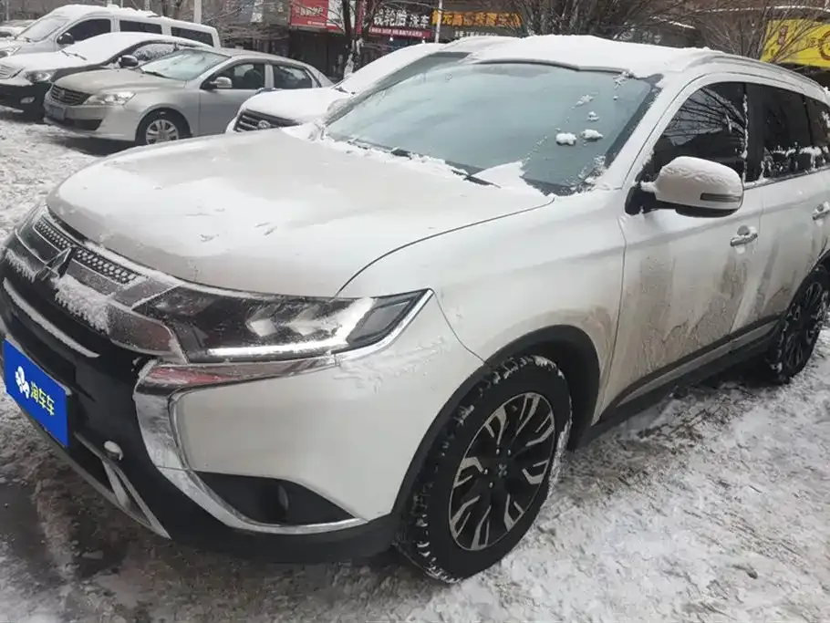 Mitsubishi Outlander 2021 из CN, фото 1