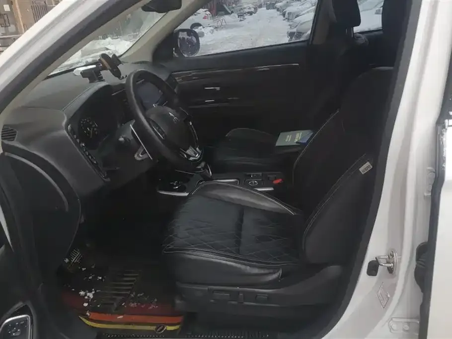 Mitsubishi Outlander 2021 из CN, фото 8