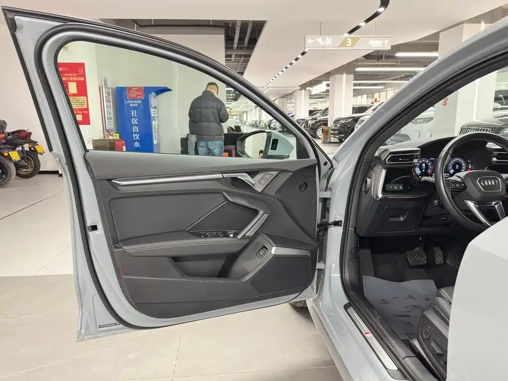 Audi A3 2024 из CN, фото 10