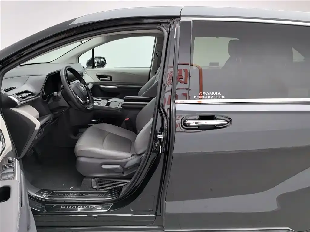Toyota Granvia 2024 из CN, фото 6