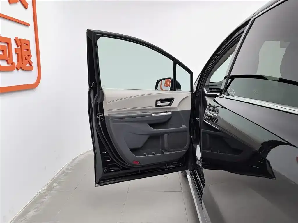 Toyota Granvia 2024 из CN, фото 2