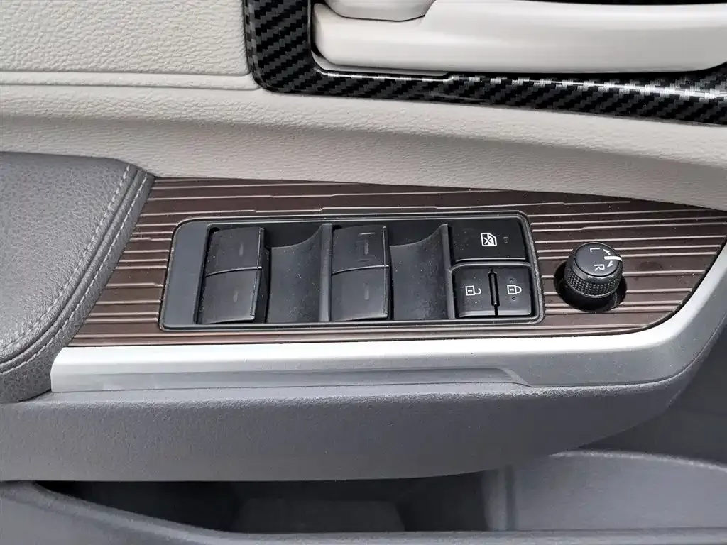 Toyota Granvia 2024 из CN, фото 4